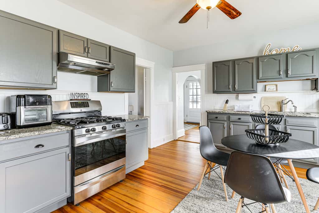 5 Mi to Brown U: Pet-Friendly Apt, Walk to Dining!