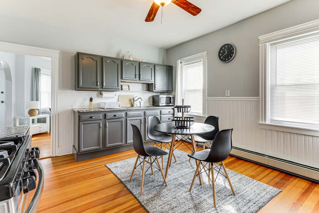 5 Mi to Brown U: Pet-Friendly Apt, Walk to Dining!