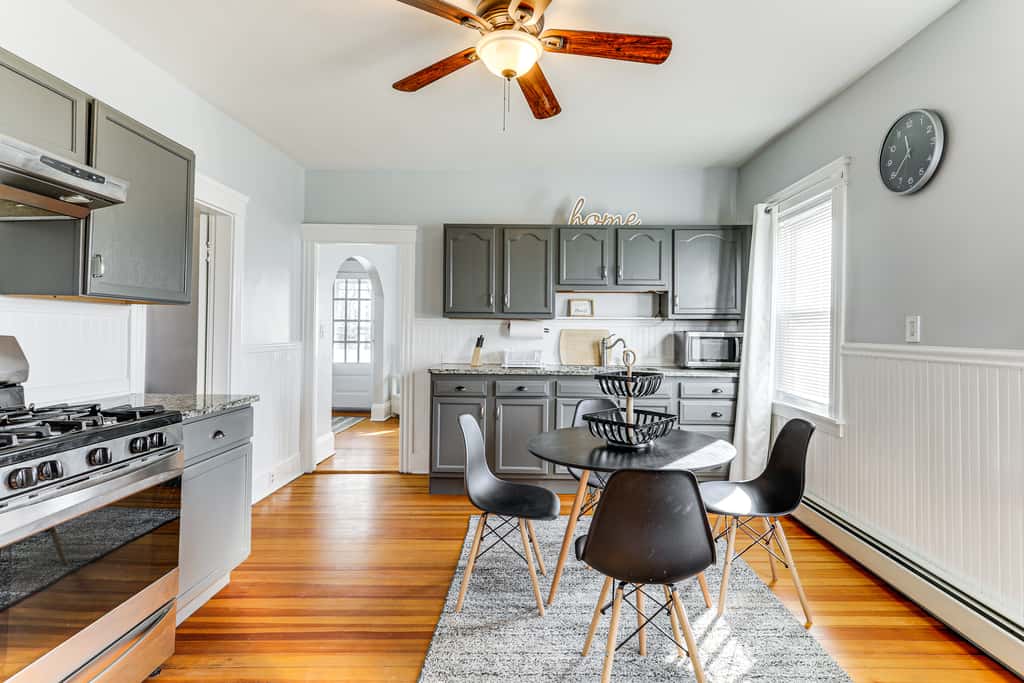 5 Mi to Brown U: Pet-Friendly Apt, Walk to Dining!