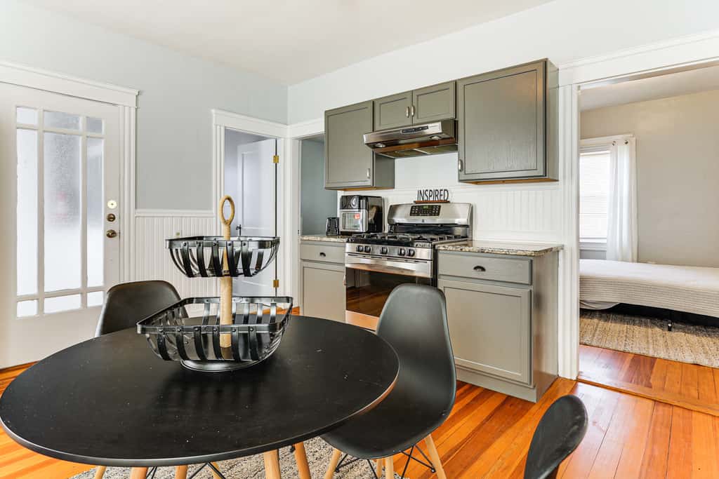 5 Mi to Brown U: Pet-Friendly Apt, Walk to Dining!