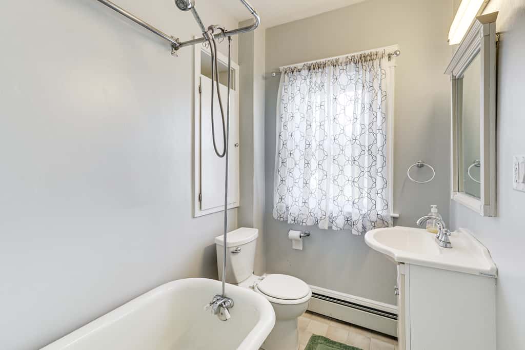 5 Mi to Brown U: Pet-Friendly Apt, Walk to Dining!