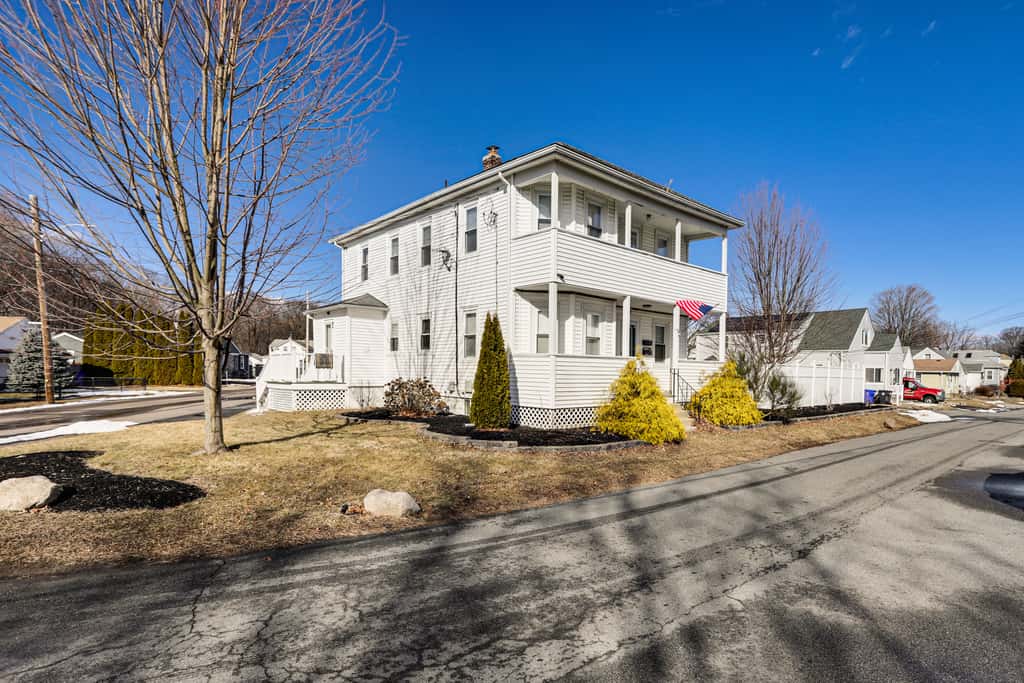 5 Mi to Brown U: Pet-Friendly Apt, Walk to Dining!