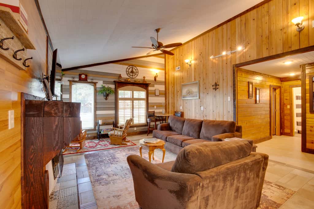 'Cedar Pointe' - Peaceful Lake Cabin in Odessa