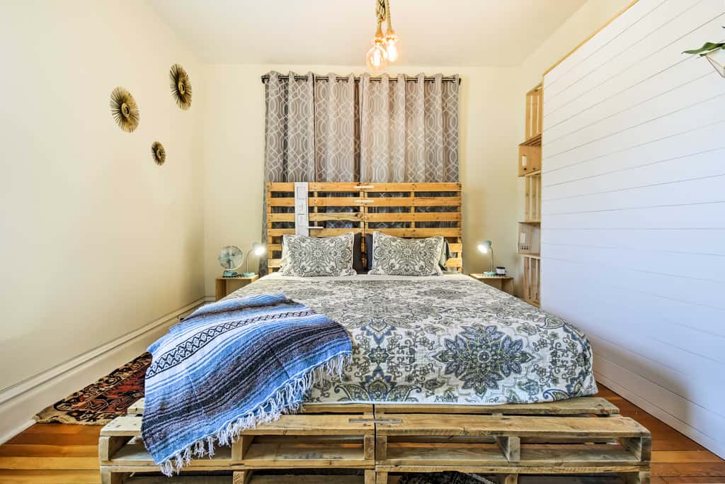Walk to Dtwn Shops & Eats: Sturgeon Bay Retreat
