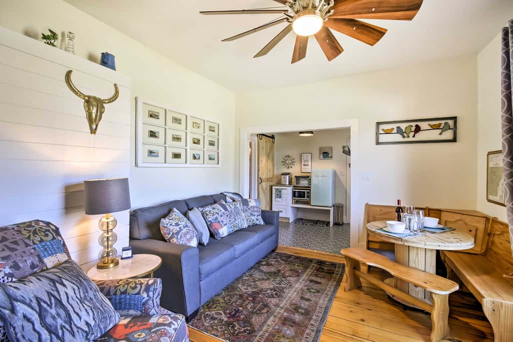 Walk to Dtwn Shops & Eats: Sturgeon Bay Retreat