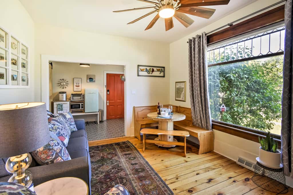 Walk to Dtwn Shops & Eats: Sturgeon Bay Retreat