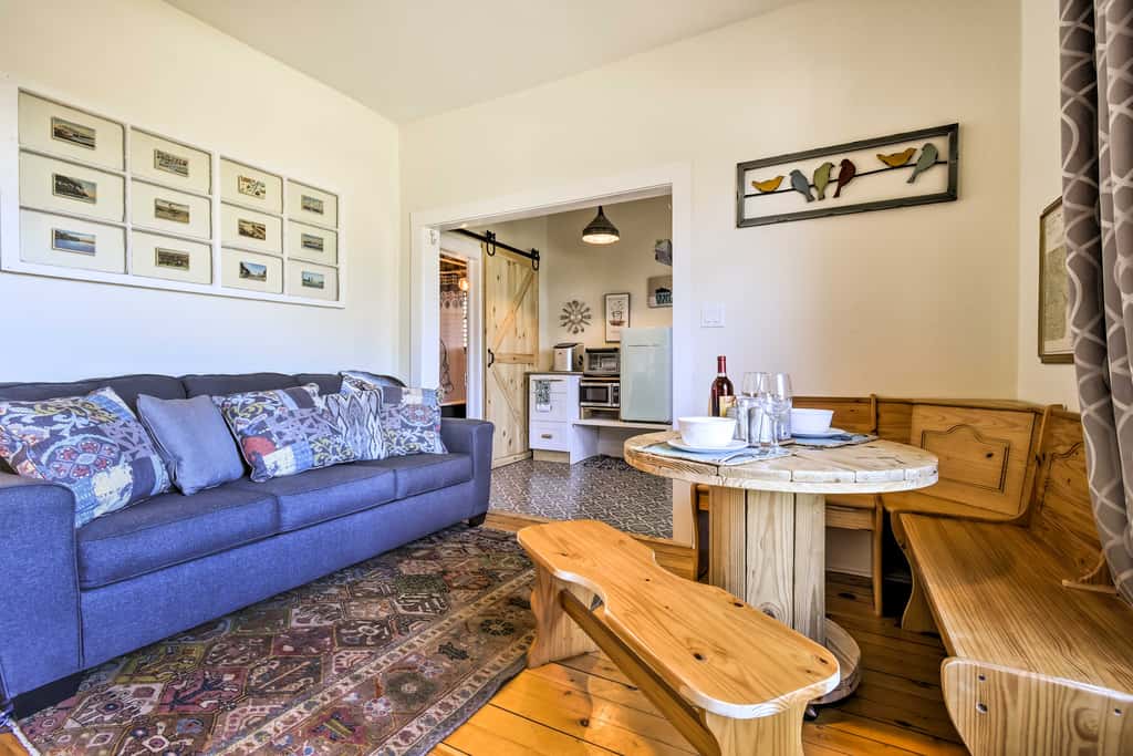 Walk to Dtwn Shops & Eats: Sturgeon Bay Retreat