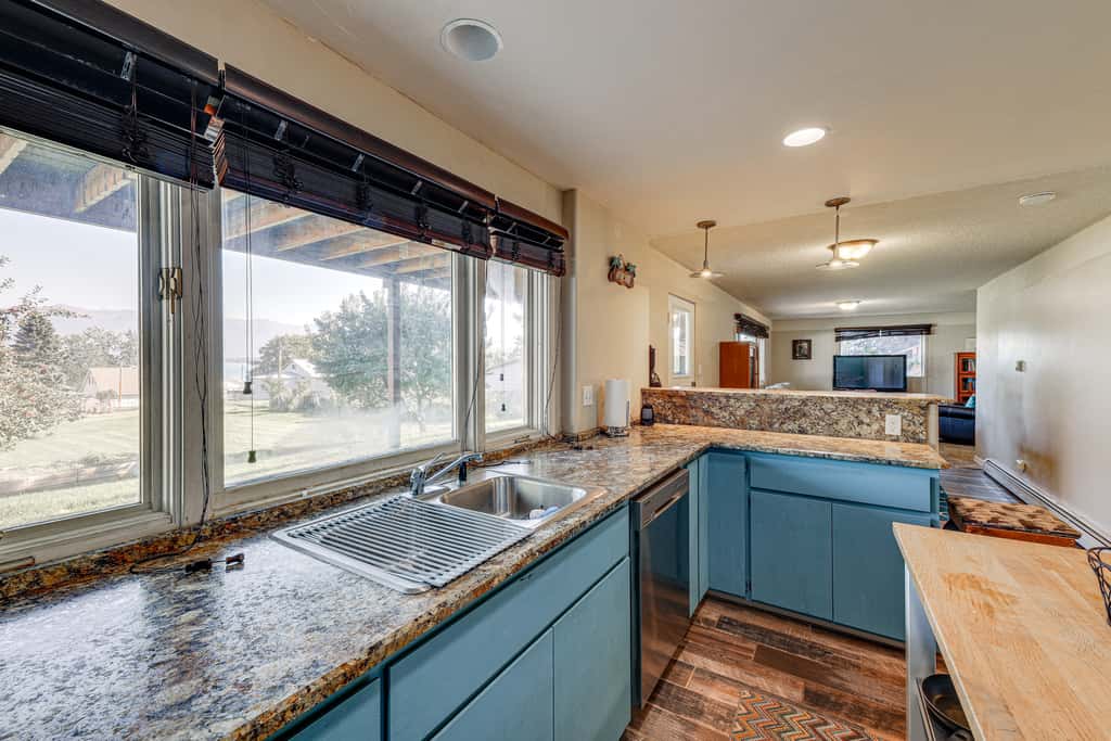 Hot Tub, Views & Private Dock: Polson Haven!