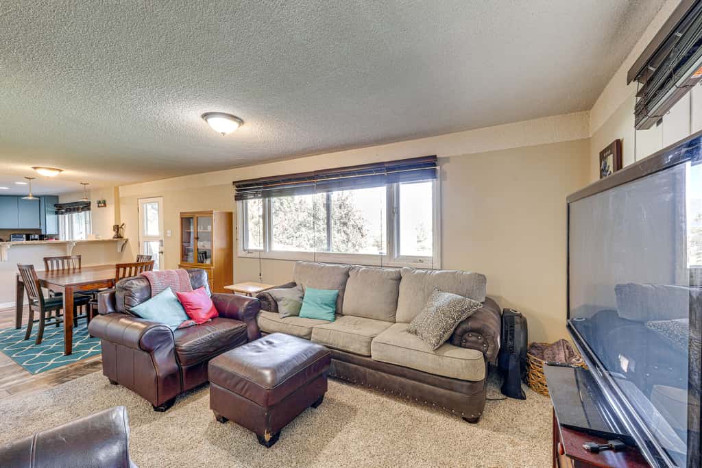 Hot Tub, Views & Private Dock: Polson Haven!