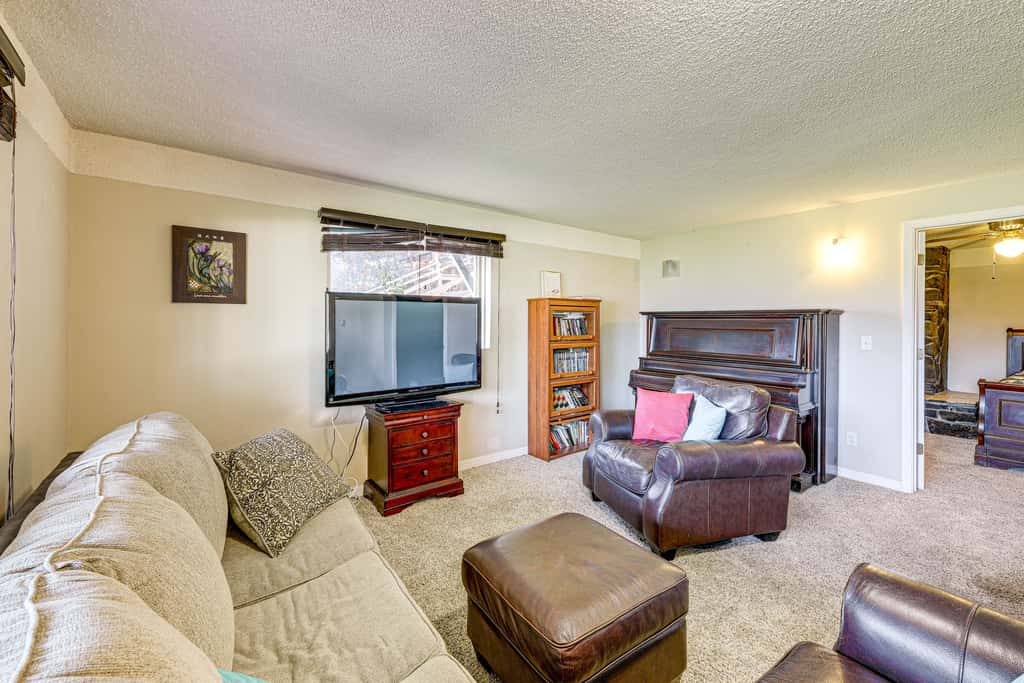 Hot Tub, Views & Private Dock: Polson Haven!