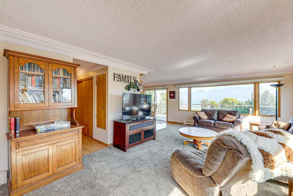 Hot Tub, Views & Private Dock: Polson Haven!