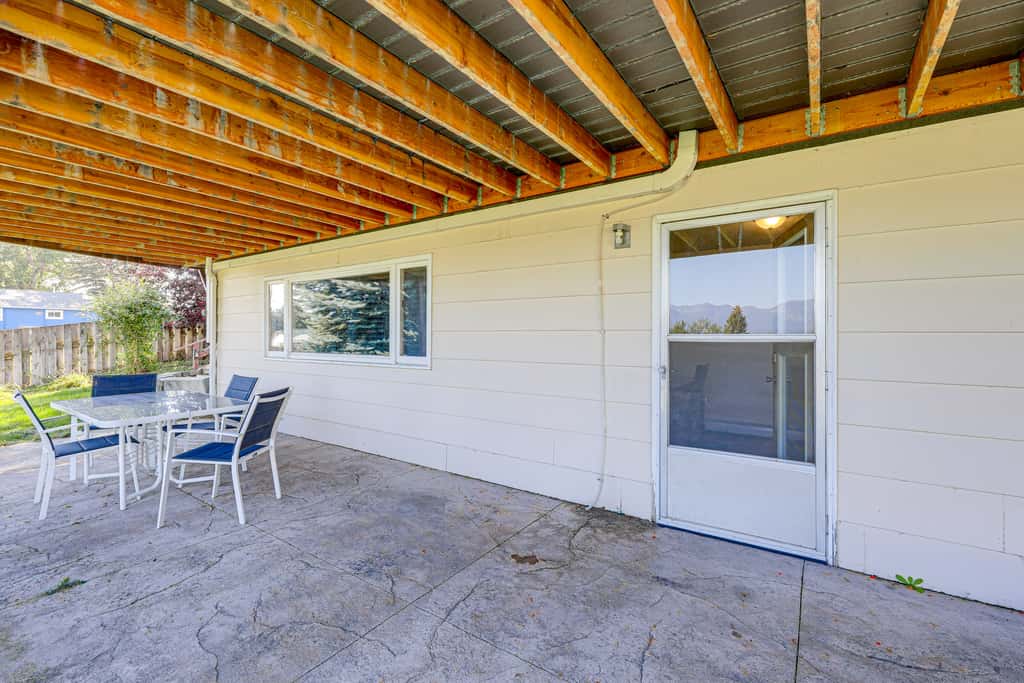 Hot Tub, Views & Private Dock: Polson Haven!