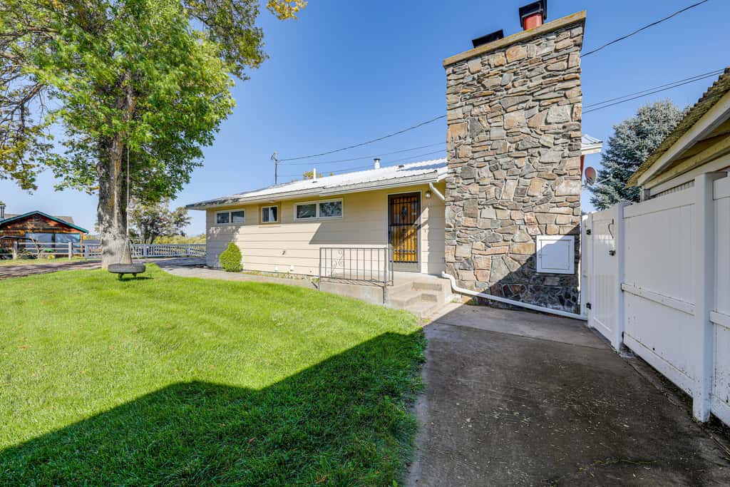 Hot Tub, Views & Private Dock: Polson Haven!