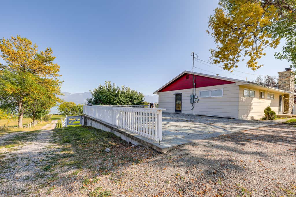 Hot Tub, Views & Private Dock: Polson Haven!