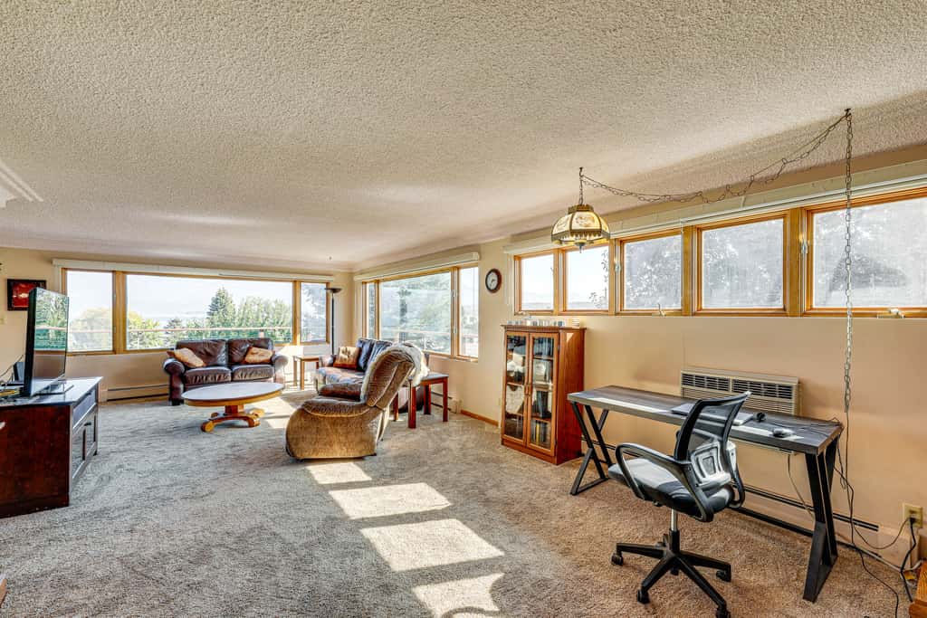 Hot Tub, Views & Private Dock: Polson Haven!