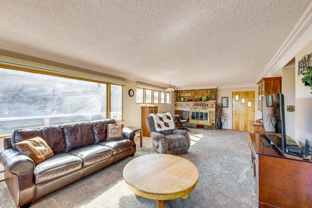 Hot Tub, Views & Private Dock: Polson Haven!