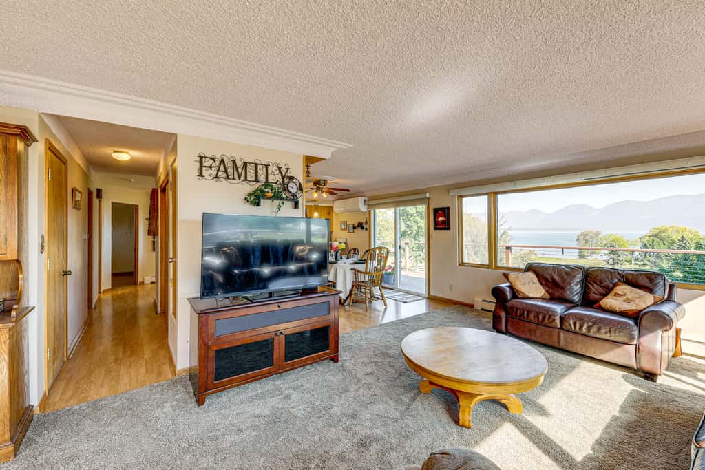 Hot Tub, Views & Private Dock: Polson Haven!