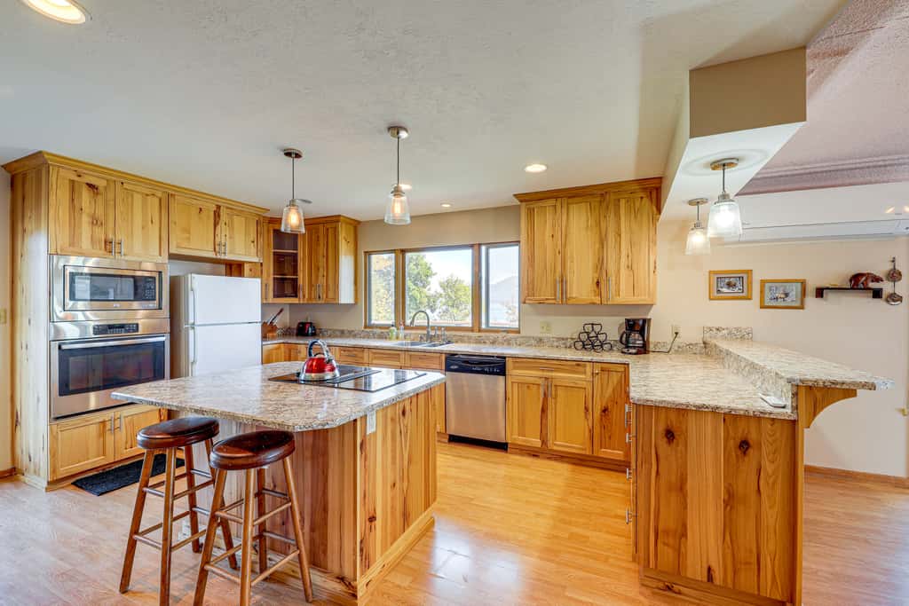 Hot Tub, Views & Private Dock: Polson Haven!