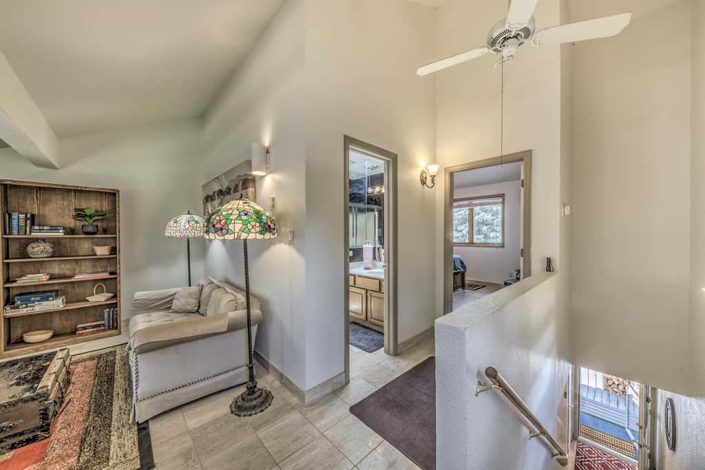 Cozy Cloudcroft Townhome ~ 1 Mi to Burro Ave!