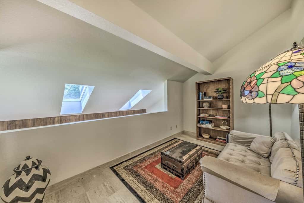 Cozy Cloudcroft Townhome ~ 1 Mi to Burro Ave!