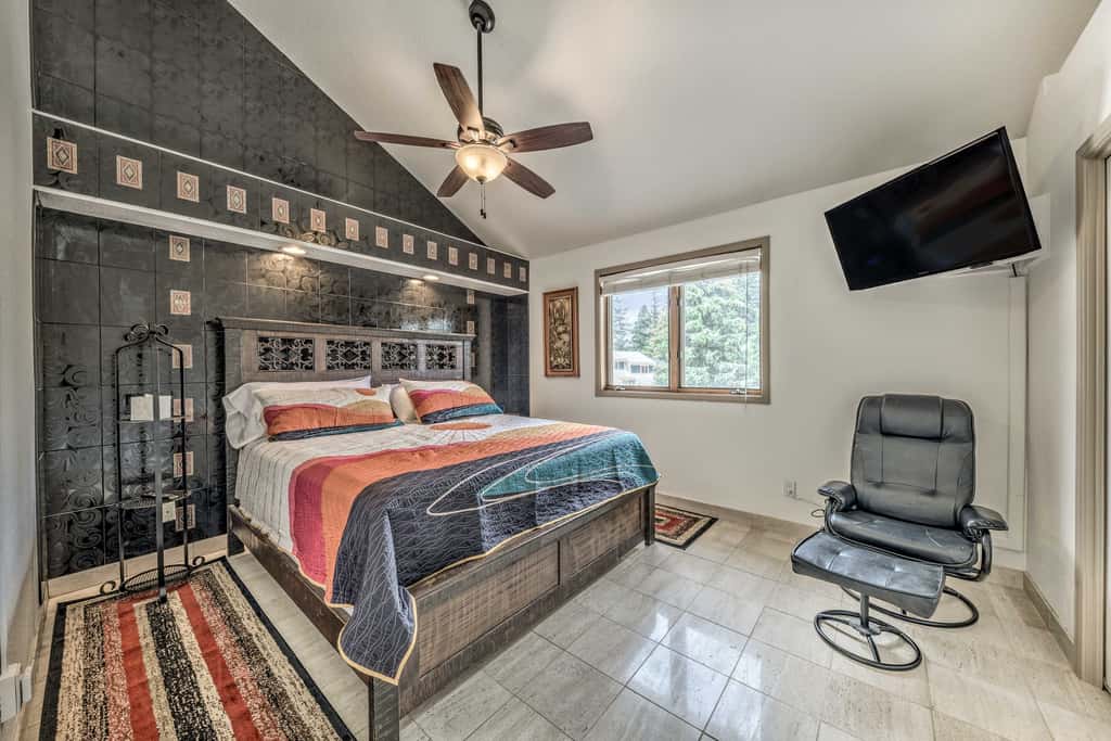 Cozy Cloudcroft Townhome ~ 1 Mi to Burro Ave!