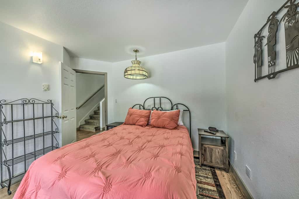 Cozy Cloudcroft Townhome ~ 1 Mi to Burro Ave!