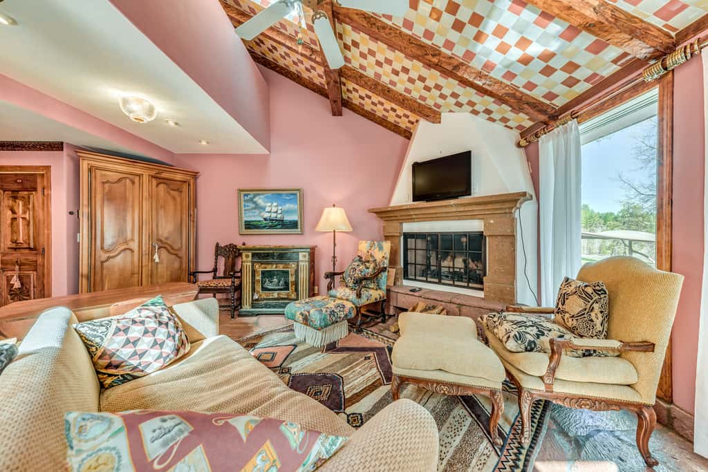 Cloudcroft Home w/ Fireplace Near Downtown!