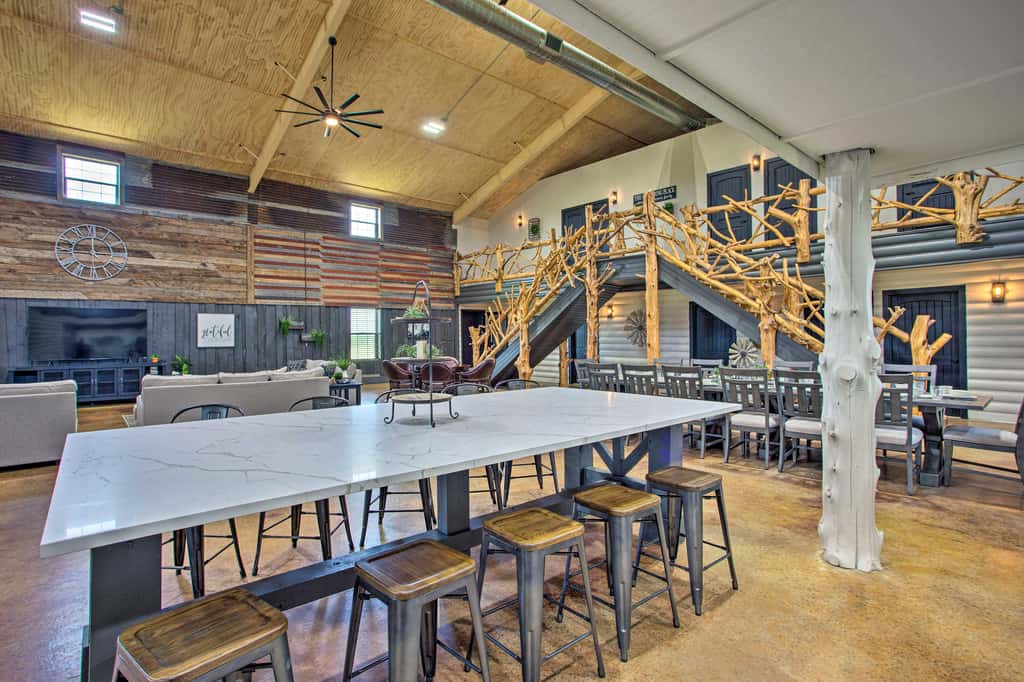 'The Copper Roost': Lake Texoma Escape w/ Hot Tub