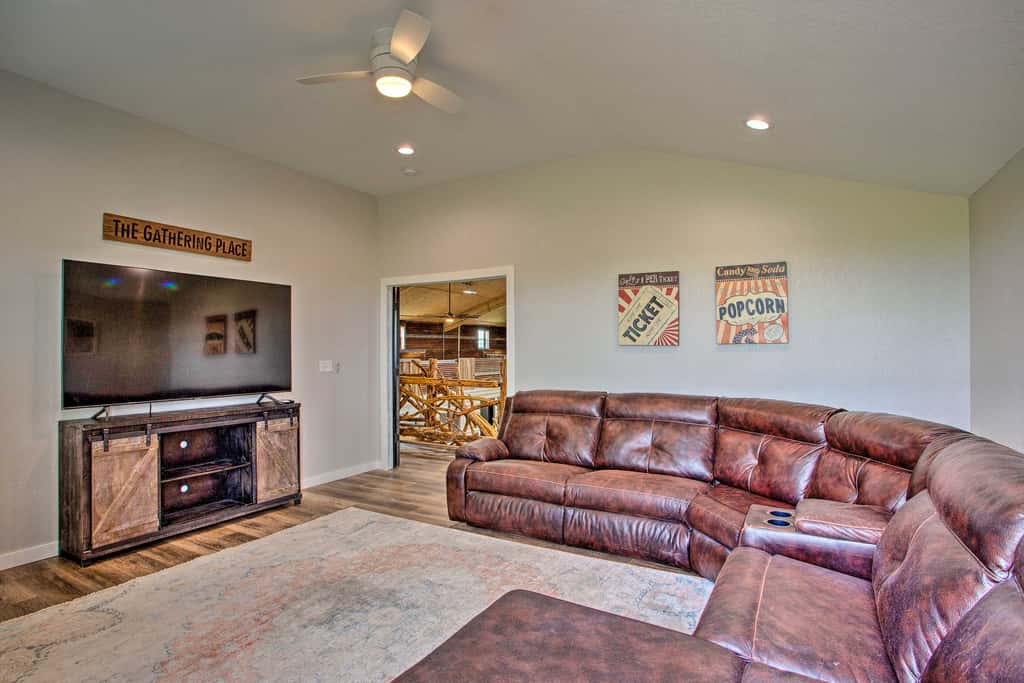 'The Copper Roost': Lake Texoma Escape w/ Hot Tub