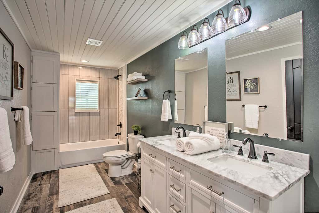'The Copper Roost': Lake Texoma Escape w/ Hot Tub
