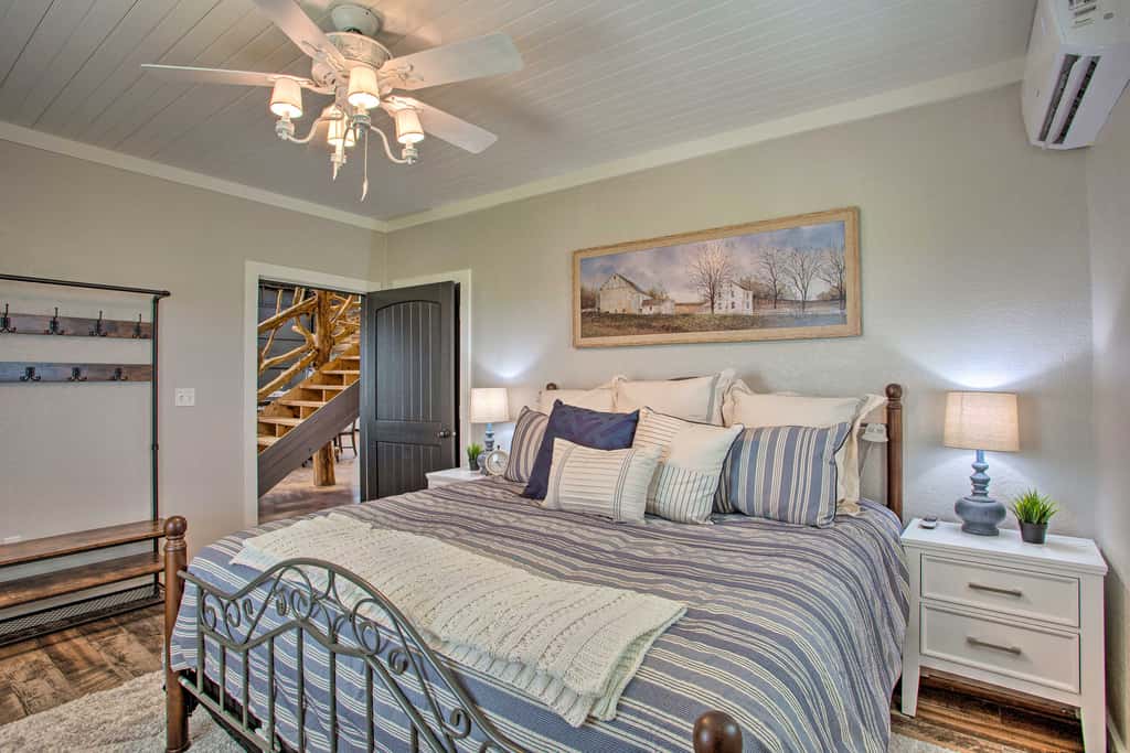 'The Copper Roost': Lake Texoma Escape w/ Hot Tub