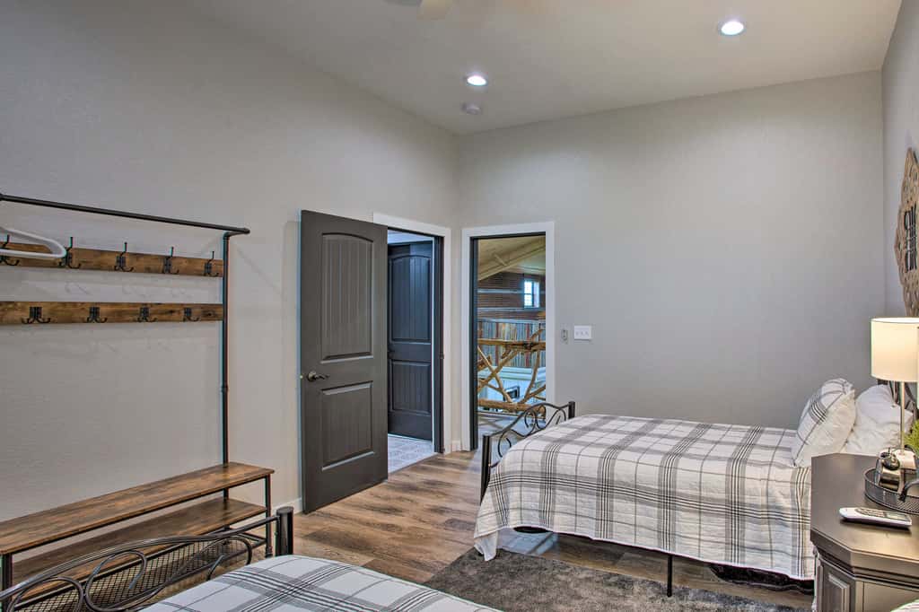 'The Copper Roost': Lake Texoma Escape w/ Hot Tub