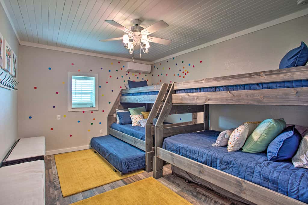 'The Copper Roost': Lake Texoma Escape w/ Hot Tub