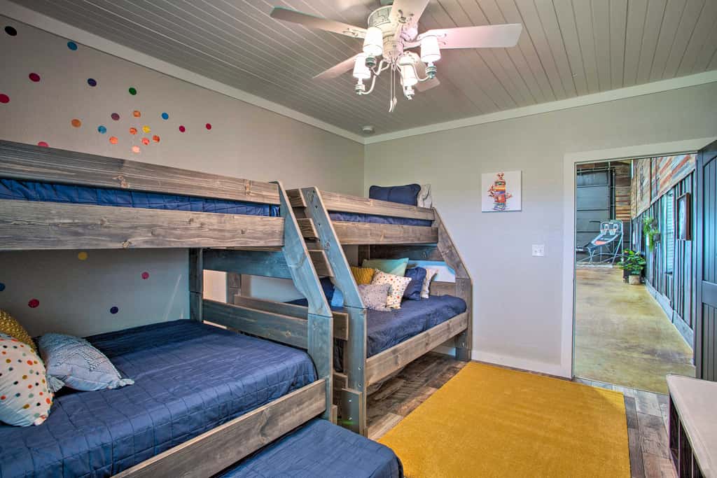 'The Copper Roost': Lake Texoma Escape w/ Hot Tub
