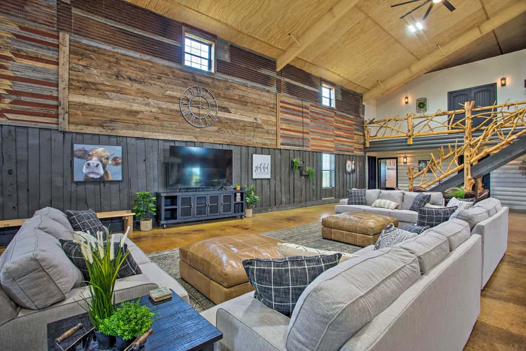 'The Copper Roost': Lake Texoma Escape w/ Hot Tub