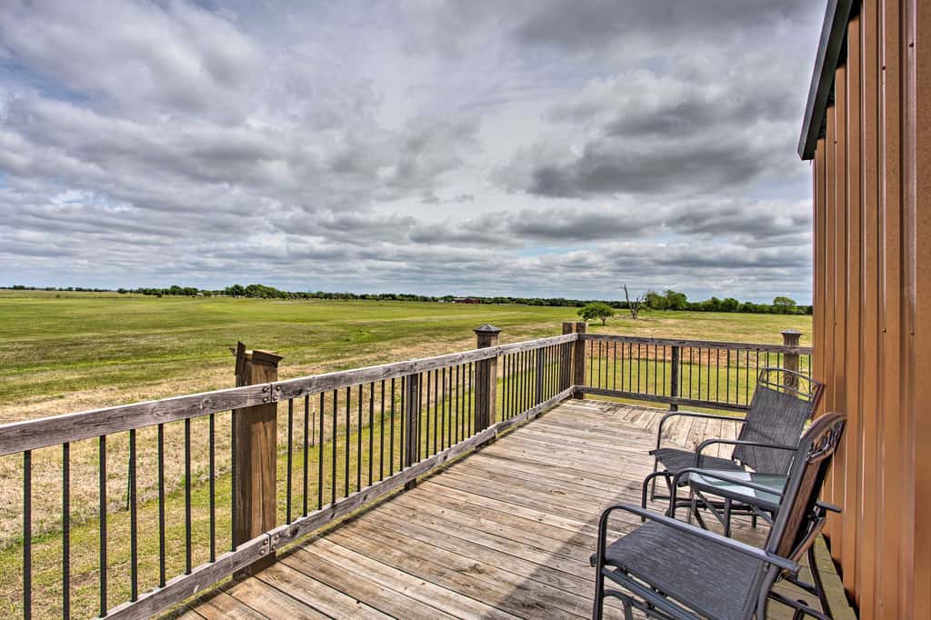 'The Copper Roost': Lake Texoma Escape w/ Hot Tub