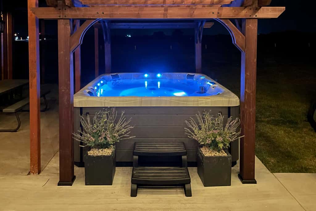 'The Copper Roost': Lake Texoma Escape w/ Hot Tub