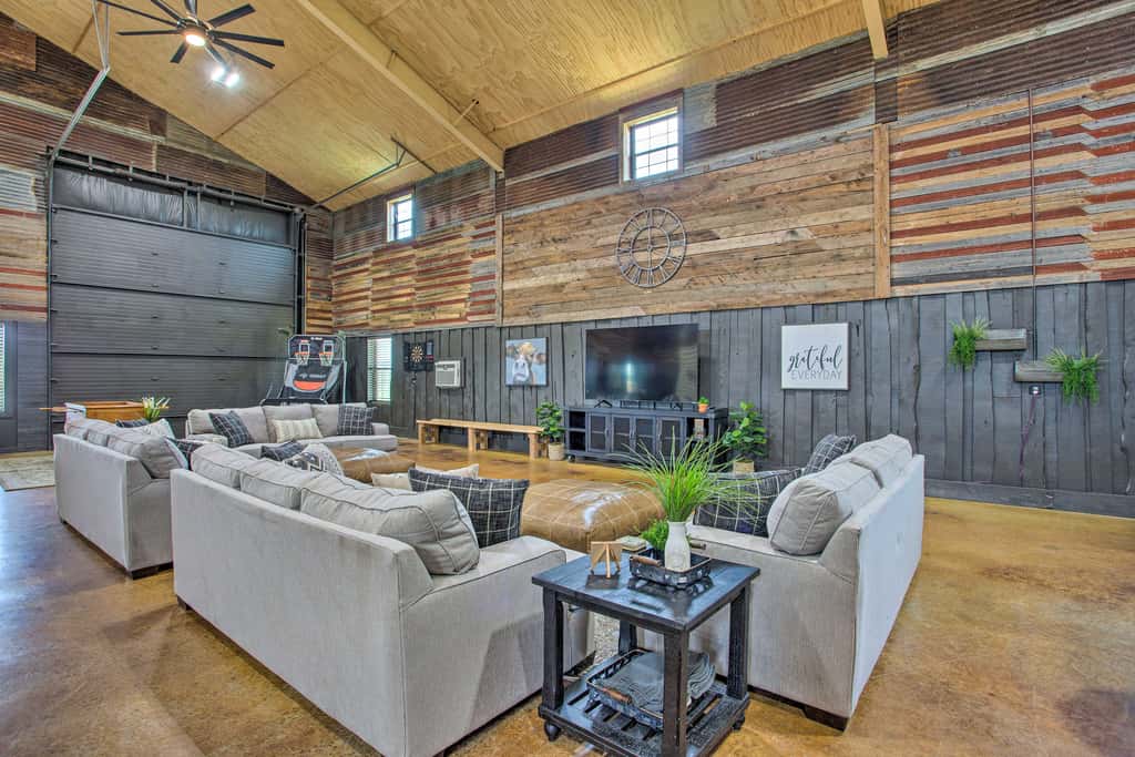 'The Copper Roost': Lake Texoma Escape w/ Hot Tub