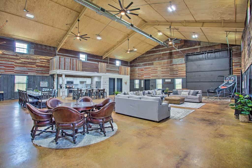 'The Copper Roost': Lake Texoma Escape w/ Hot Tub