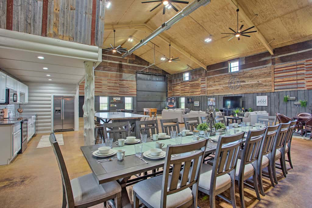 'The Copper Roost': Lake Texoma Escape w/ Hot Tub
