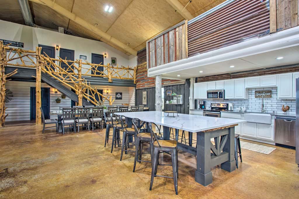 'The Copper Roost': Lake Texoma Escape w/ Hot Tub