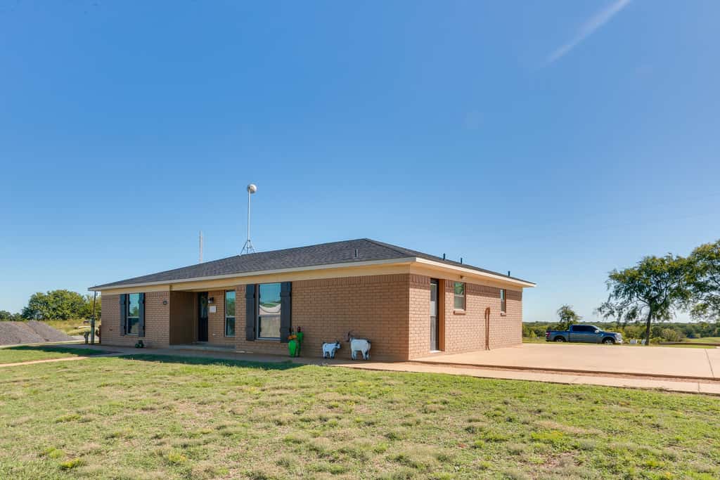 Ranch Getaway with Pool and Horse Stall Access!
