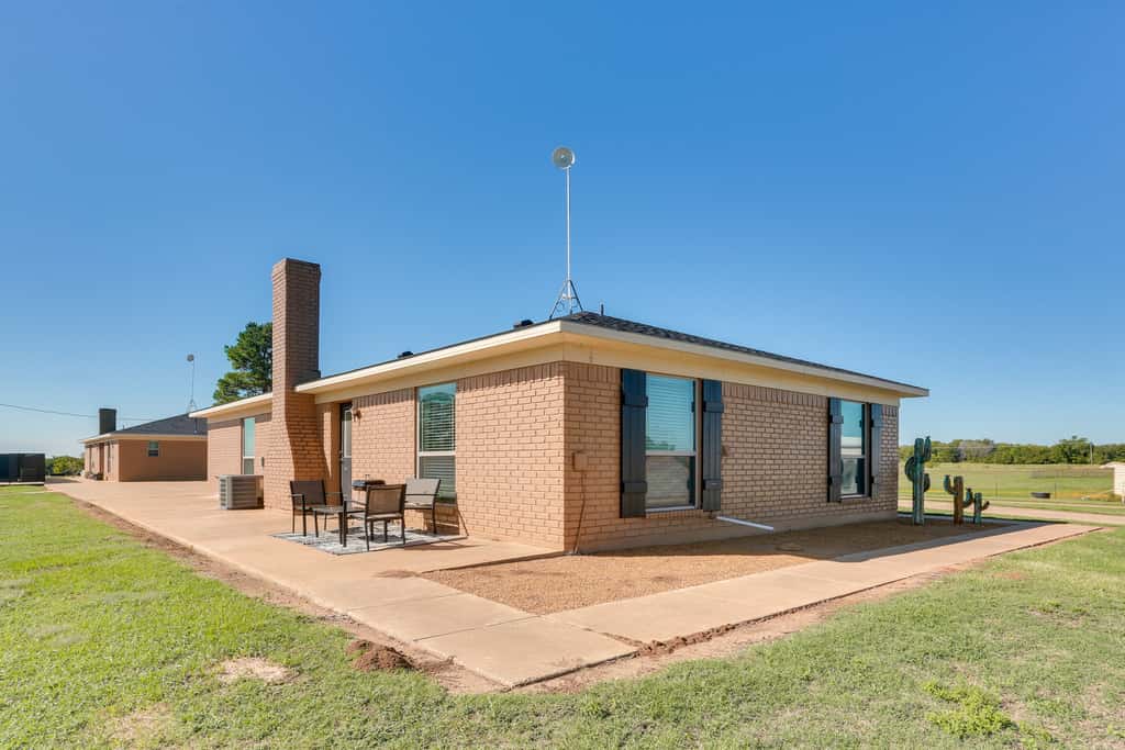Ranch Getaway with Pool and Horse Stall Access!