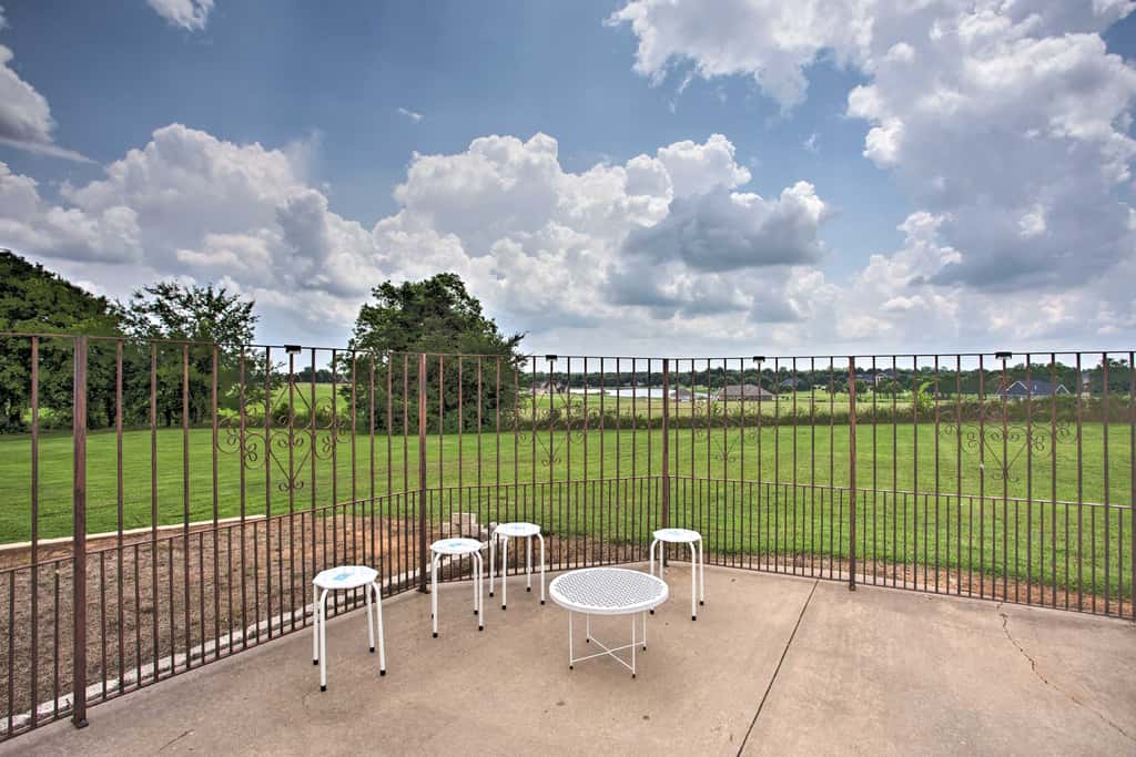 Ranch Getaway with Pool and Horse Stall Access!