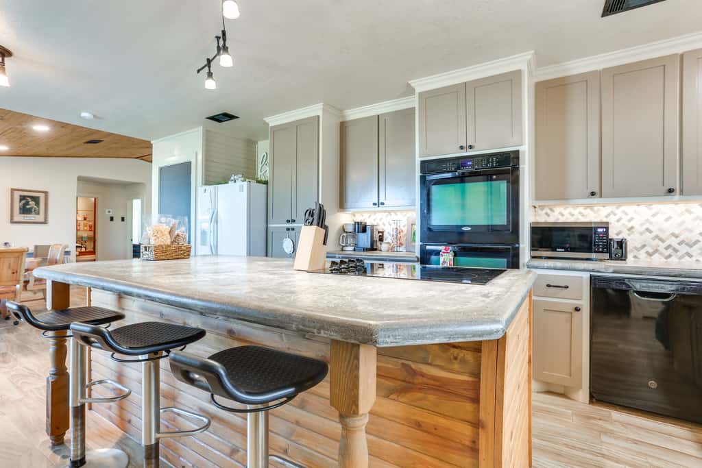 Ranch Getaway with Pool and Horse Stall Access!