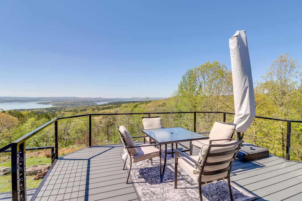 Charming Edgemont Home w/ Deck & Lake Views!
