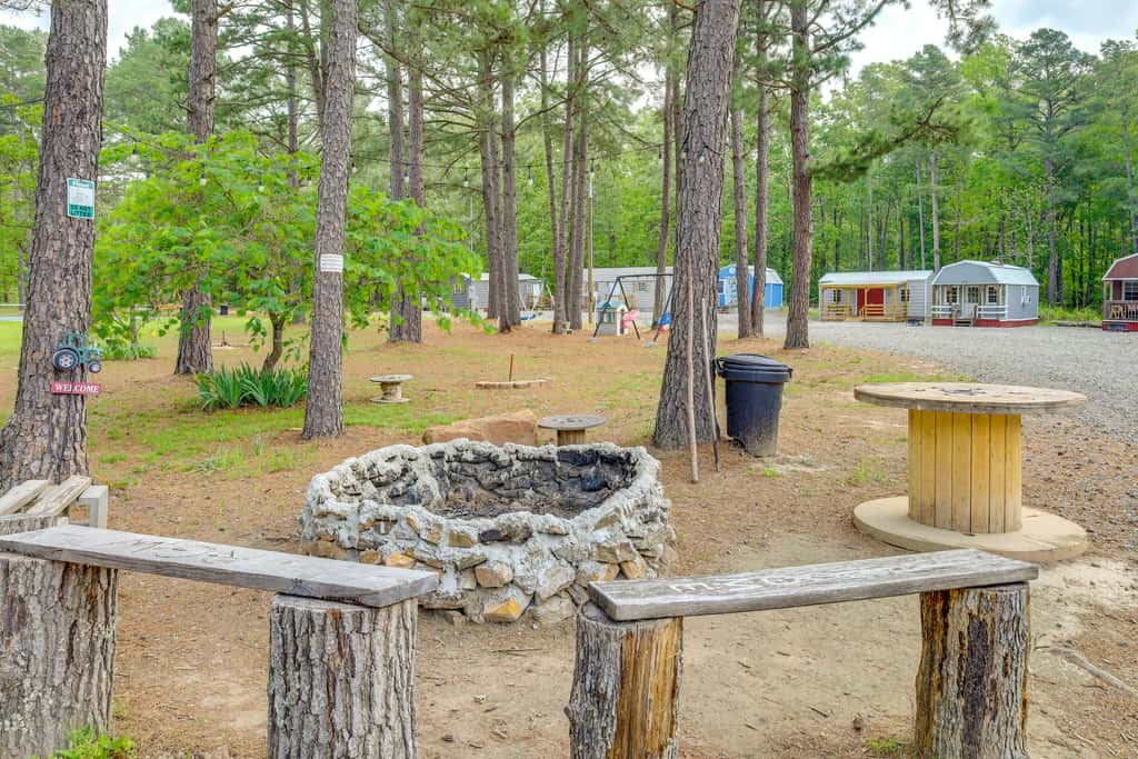 Cozy Higden Studio: Close to Greers Ferry Lake!