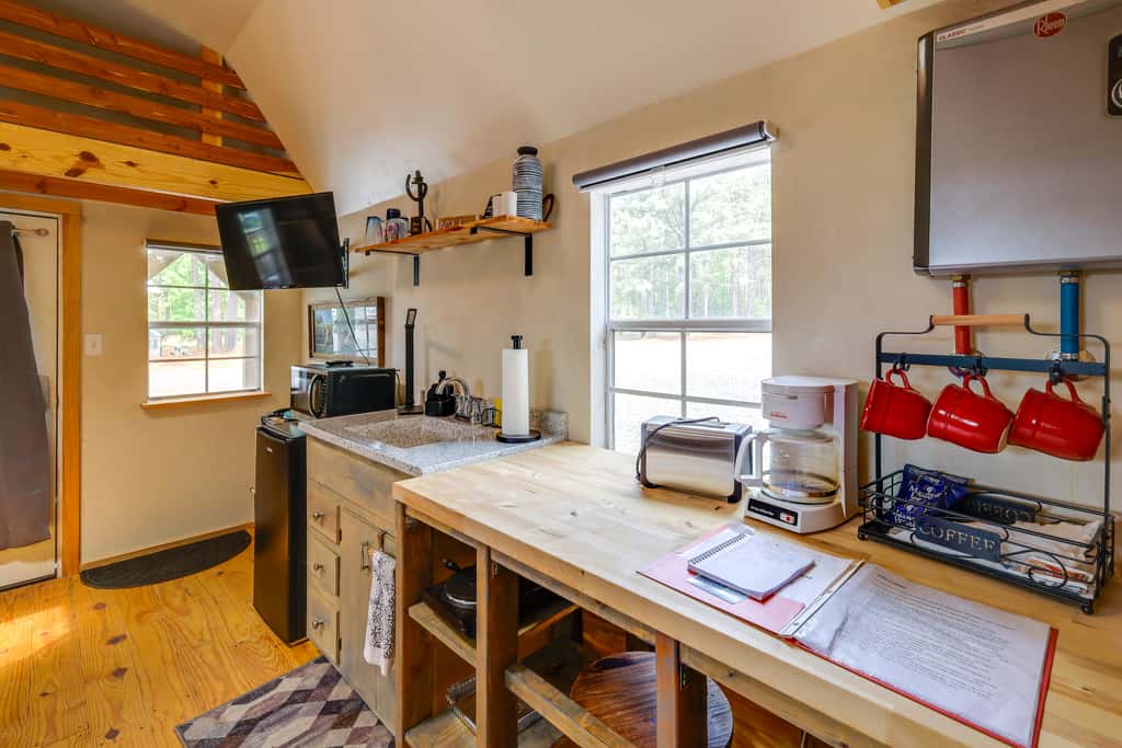 Cozy Higden Studio: Close to Greers Ferry Lake!