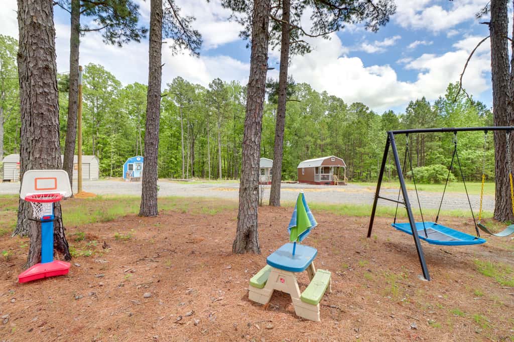 Higden Studio w/ Private Deck < 1 Mi to Lake!