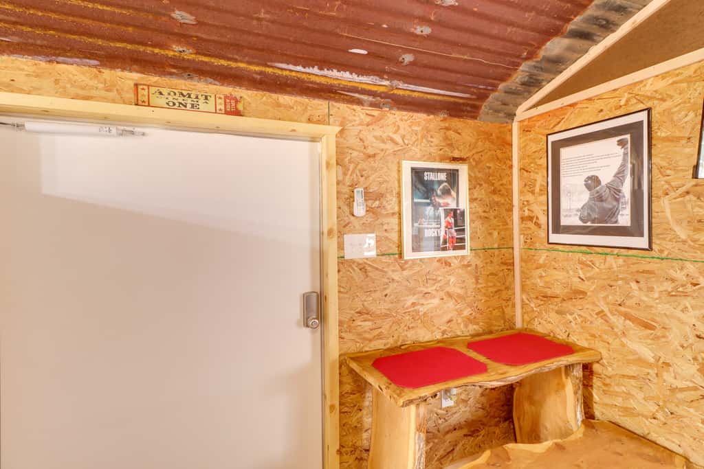 Higden Studio w/ Private Deck < 1 Mi to Lake!
